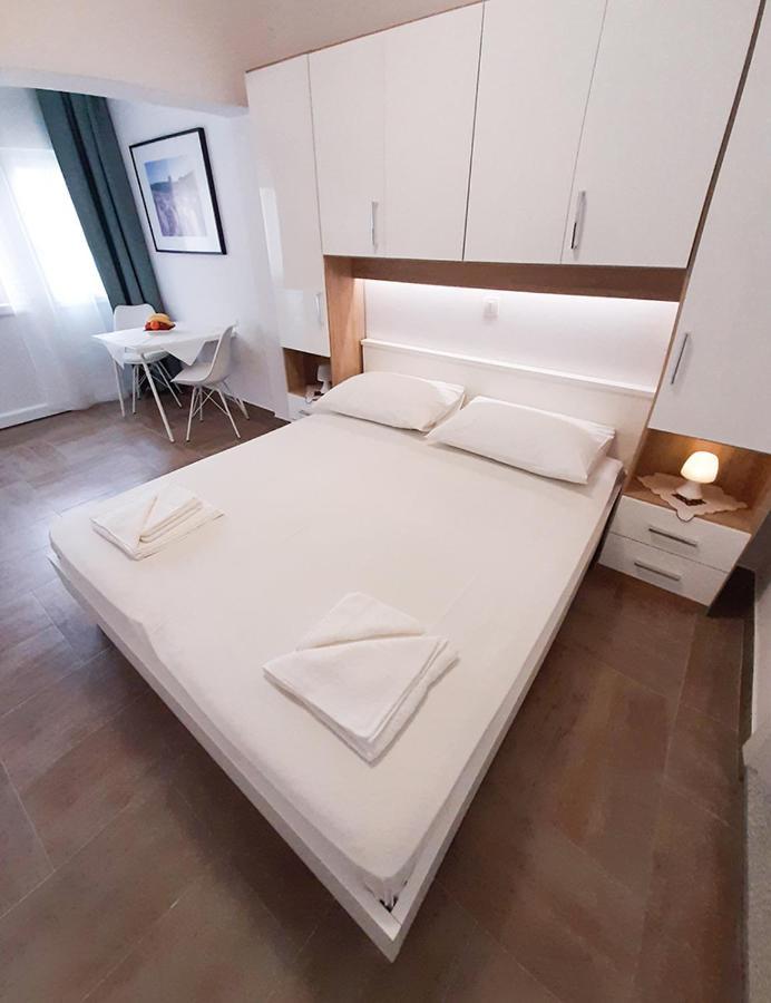 Apartment Nina ロヴィニ エクステリア 写真