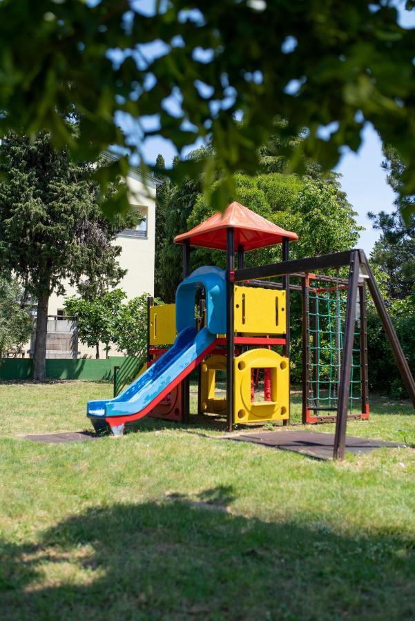 Apartment Nina ロヴィニ エクステリア 写真