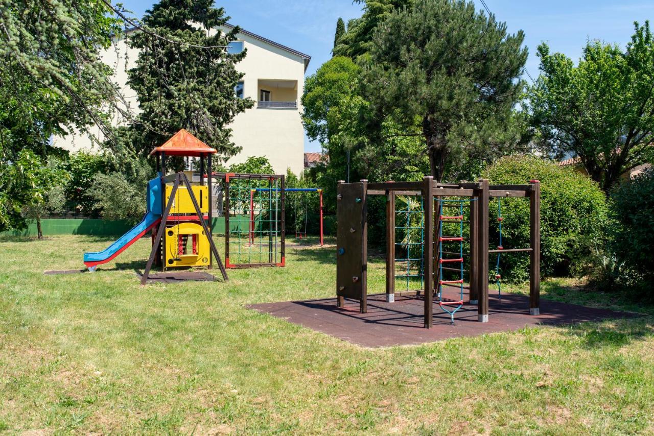 Apartment Nina ロヴィニ エクステリア 写真
