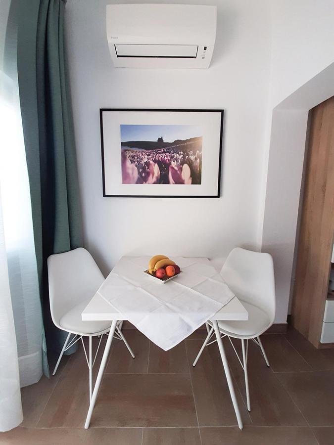 Apartment Nina ロヴィニ エクステリア 写真