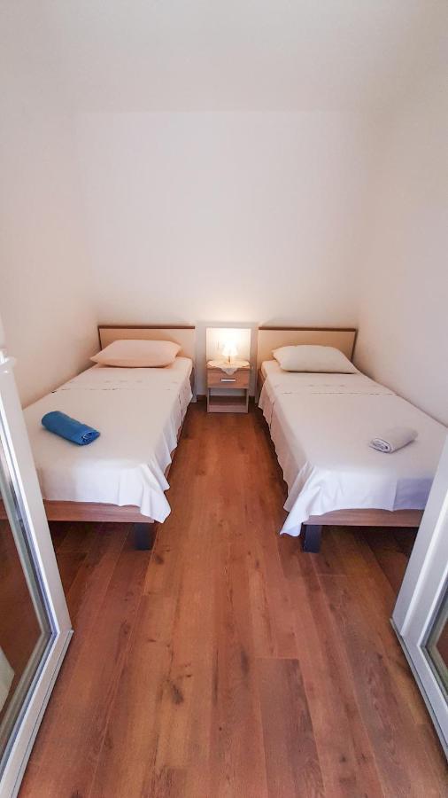 Apartment Nina ロヴィニ エクステリア 写真