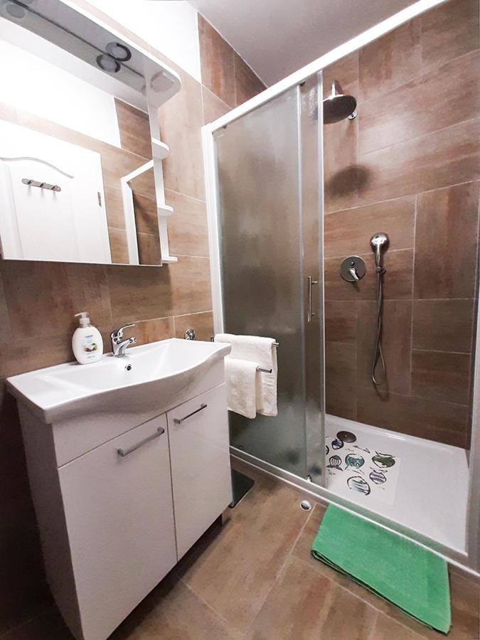 Apartment Nina ロヴィニ エクステリア 写真