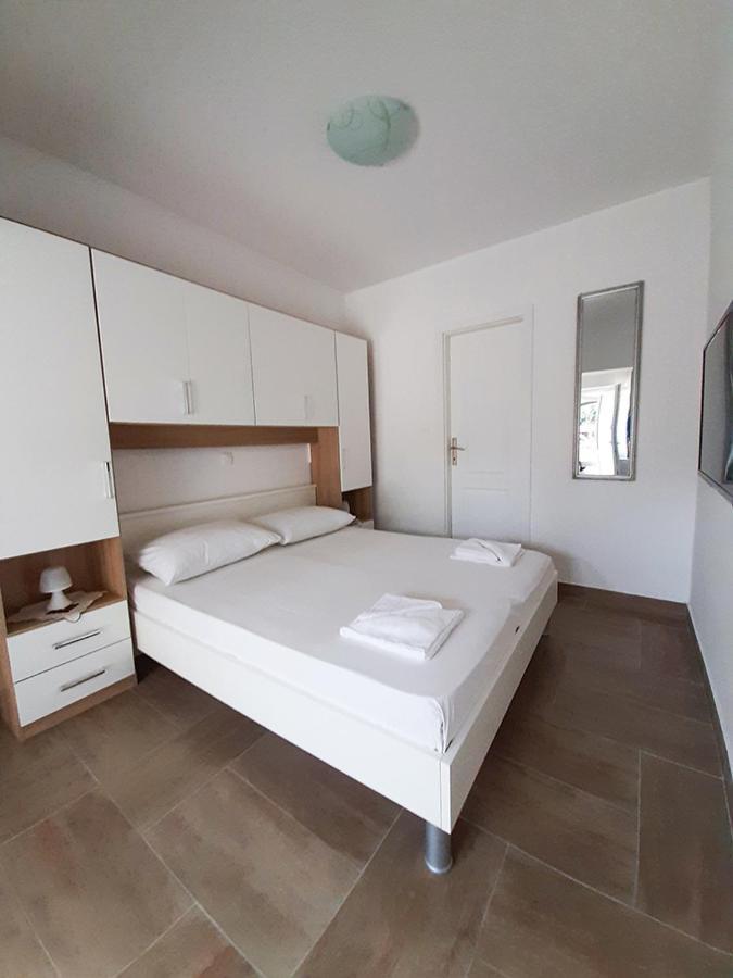 Apartment Nina ロヴィニ エクステリア 写真