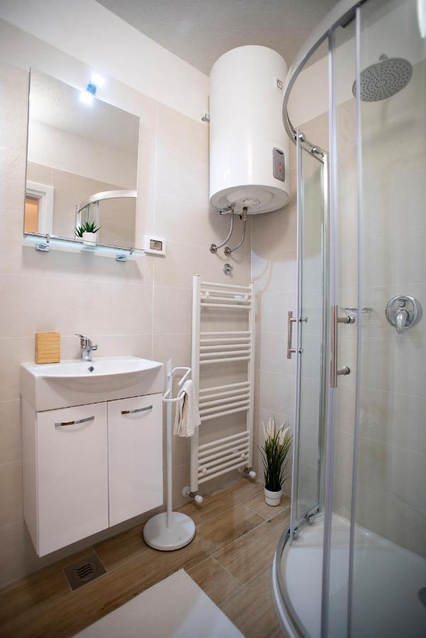 Apartment Nina ロヴィニ エクステリア 写真